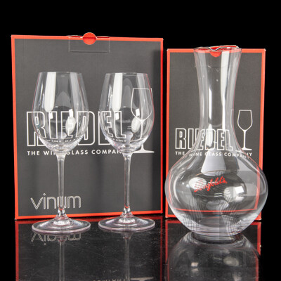 Set Two German Made Riedel Crystal Vinum Sauvignon Blanc Glasses and Riedel Syrah Decanter, All in Original Boxes
