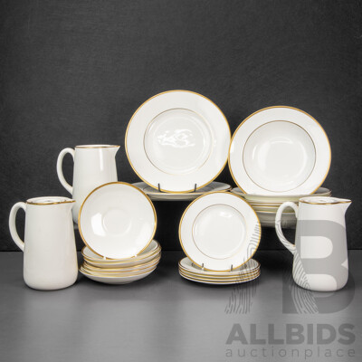 Wedgwood Bone China Eighteen-Piece ‘California’ Plate and Bowl Set with Three Matching Wedgwood Metallised Lidded Jugs