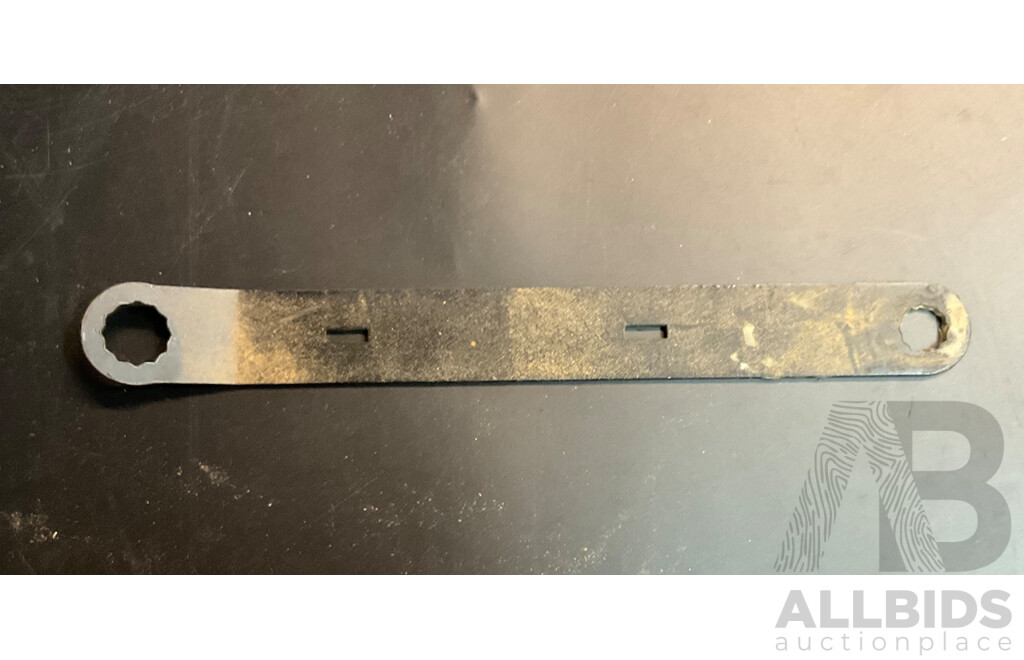 Assorted Tools - XU1 100mm Angle Grinder / Direct Power DP22MT1 / Workzone Circular Saw 1200W / OZITO CMS-1621 Mitre Saw and More