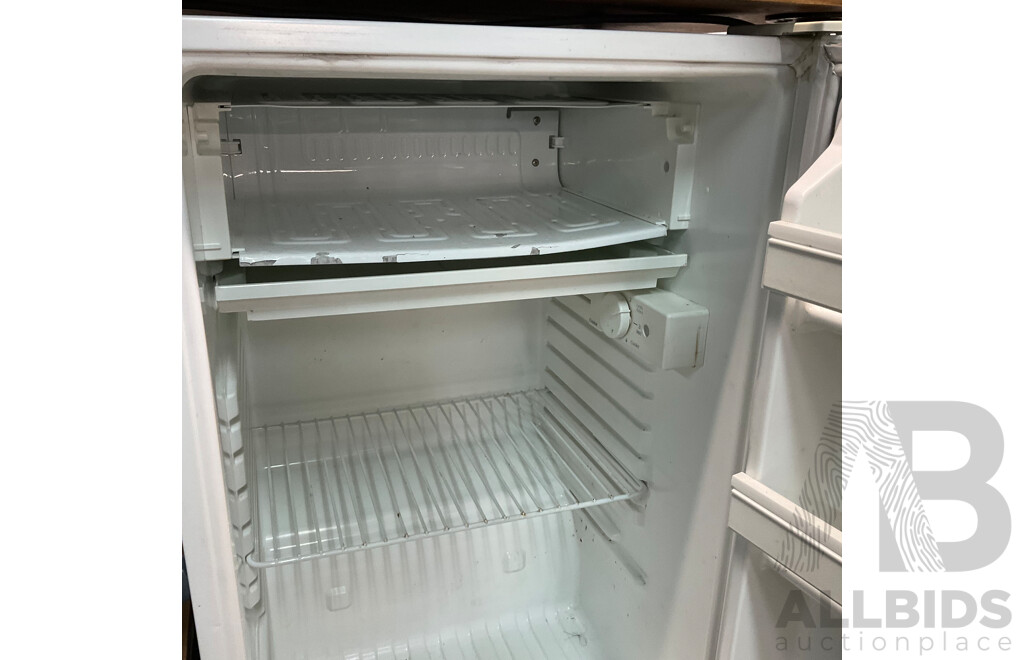 Custom Work Bench with Lumina 34L Rotisserie Oven & Breville BM0300 Microwave & Philips HD9220 Airfryer &Westinghouse 140 Fridge