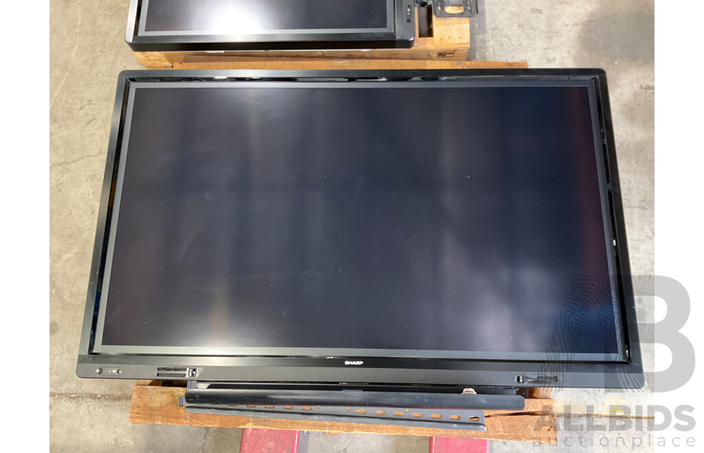 SHARP (PN-60TB3) Interactive LCD Monitor