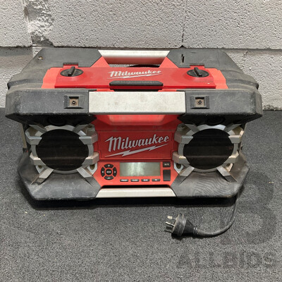 MILWAUKEE Jobsite Radio (C12-28DCR)