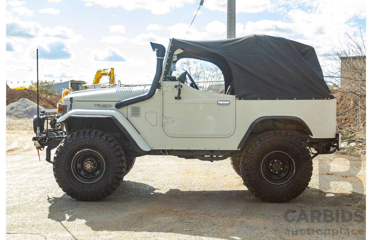 11/1977 Toyota Landcruiser SWB FJ40 (4x4) 2d Softtop White 4.2L