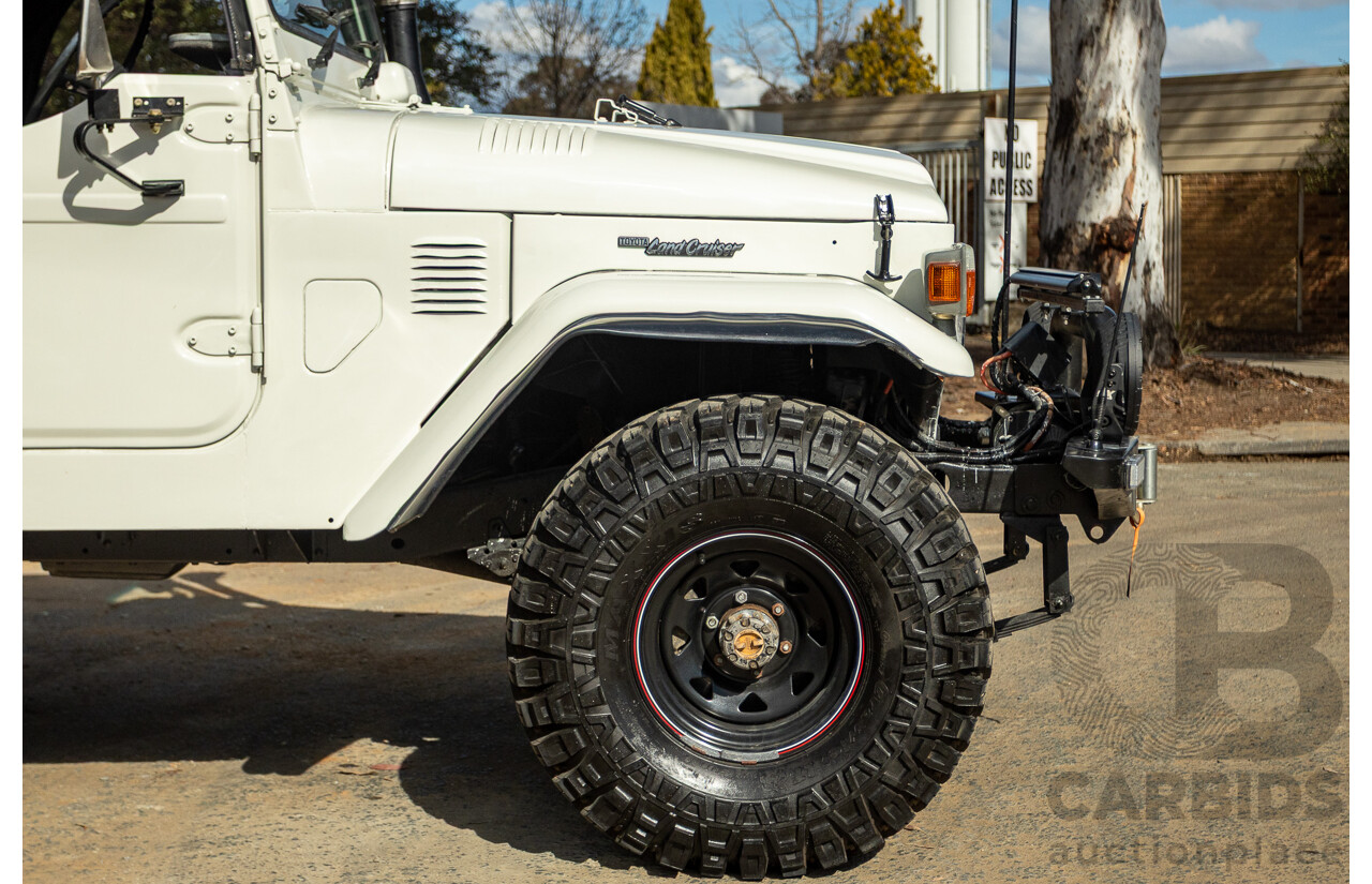 11/1977 Toyota Landcruiser SWB FJ40 (4x4) 2d Softtop White 4.2L