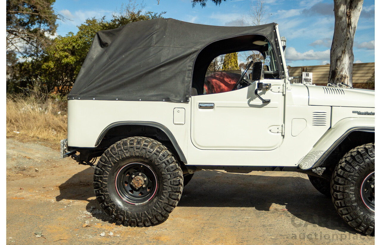 11/1977 Toyota Landcruiser SWB FJ40 (4x4) 2d Softtop White 4.2L