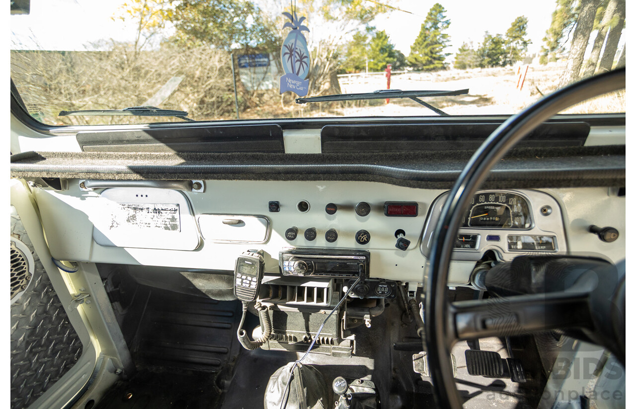 11/1977 Toyota Landcruiser SWB FJ40 (4x4) 2d Softtop White 4.2L