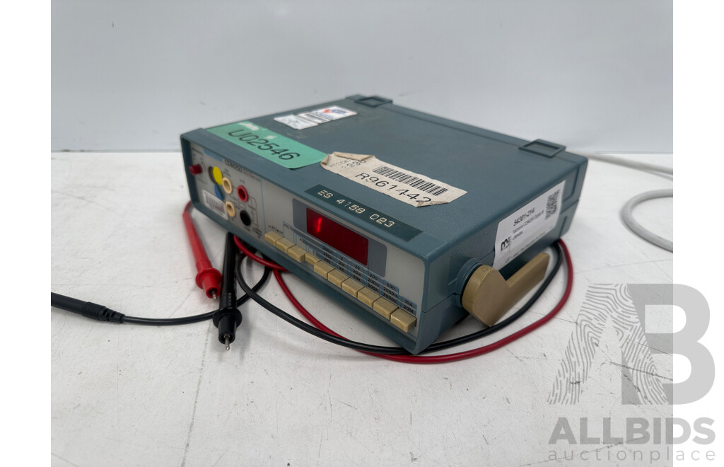 Tektronix CDM250 Digital Multimeter