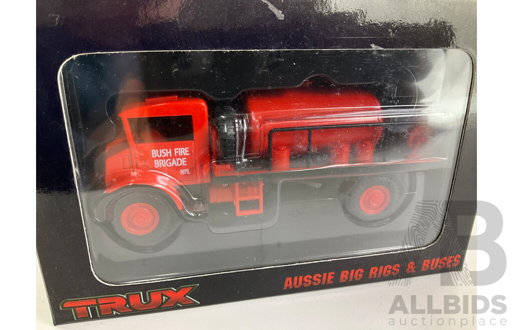 Trux Diecast 1940's Chevrolet Blitz Wagon Fire Fighting Tanker - 1:50 Scale