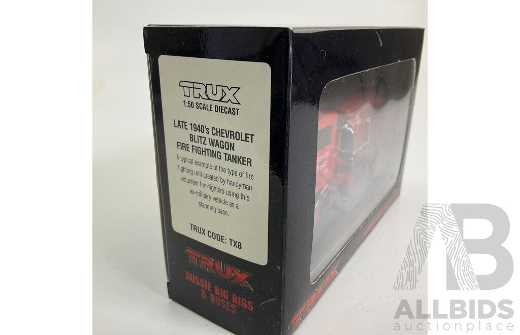 Trux Diecast 1940's Chevrolet Blitz Wagon Fire Fighting Tanker - 1:50 Scale