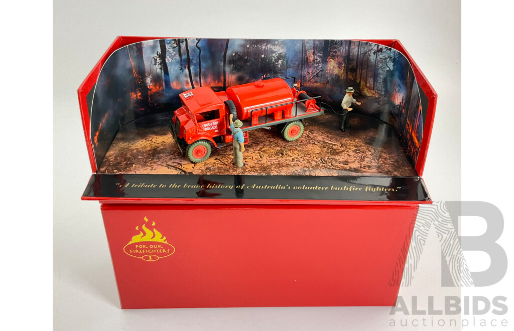 Trux Diecast 1940's Chevrolet Blitz Wagon Fire Fighting Tanker in Scene - 1:50 Scale