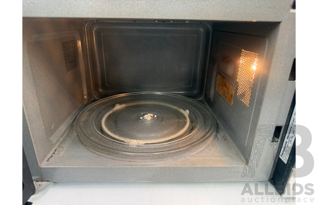 Panasonic Genius 1100W Microwave