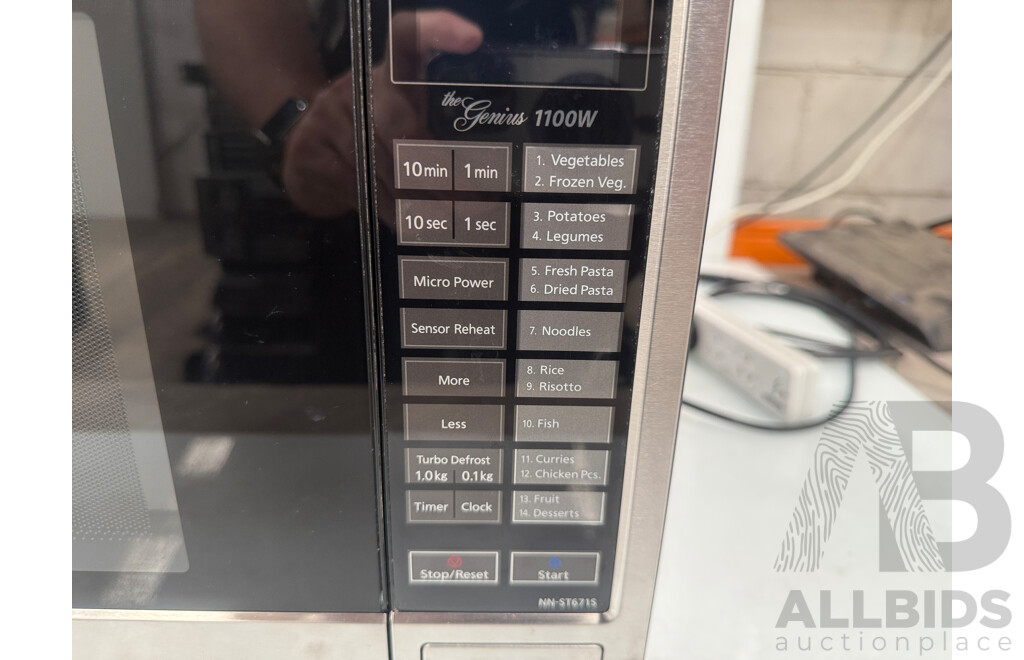 Panasonic Genius 1100W Microwave