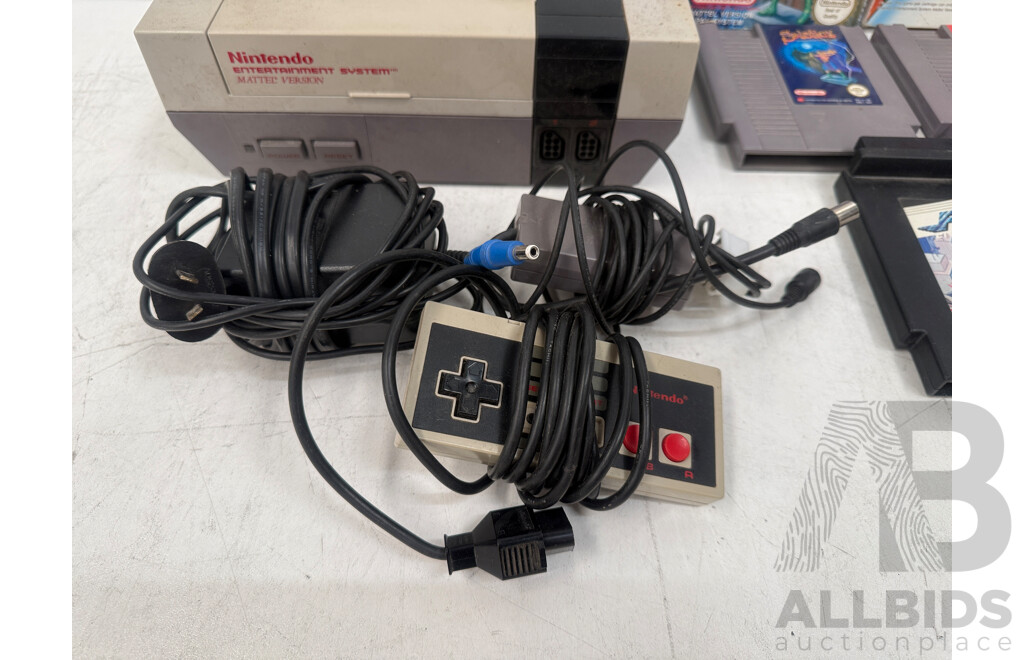 Nintendo Entertainment System - NESE-001 + 1x Controller + 5 Games + Av Controller