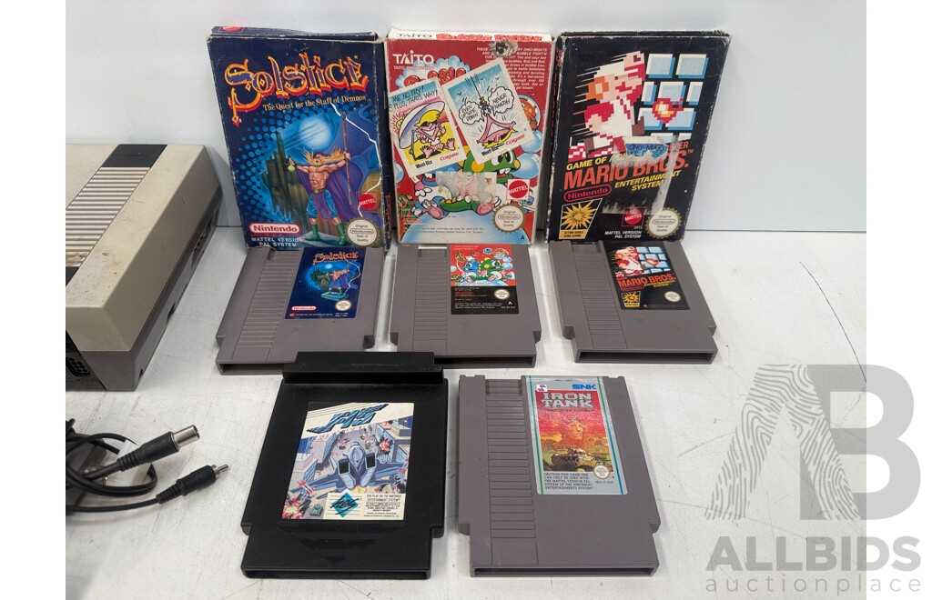 Nintendo Entertainment System - NESE-001 + 1x Controller + 5 Games + Av Controller