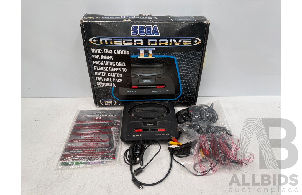 SEGA Mega Drive 2 - 2x Controllers - Power Supply + Av Controller