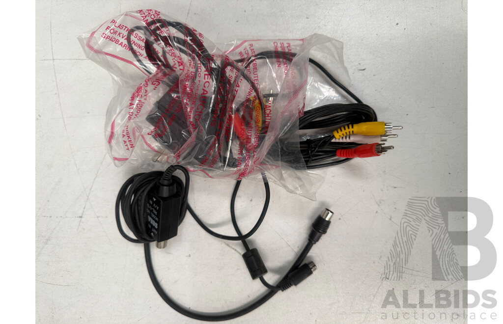 SEGA Mega Drive 2 - 2x Controllers - Power Supply + Av Controller