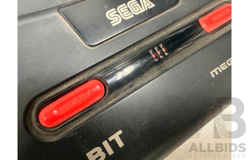 SEGA Mega Drive 2 - 2x Controllers - Power Supply + Av Controller