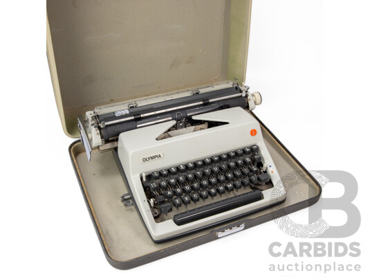 Wonderful Vintage Olympia SM9 (1970), 37H x 47W x 15D cm (case dimensions)