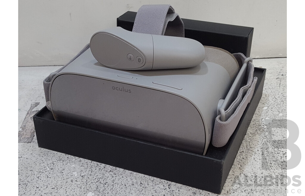 Oculus Go All-in-One 32GB VR Headset w/ Controller