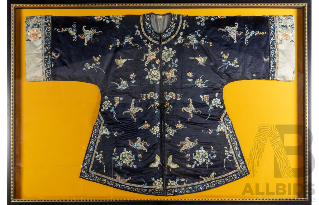 Exquisite Antique Chinese Embroidered Silk Robe, 107 x 158 cm (frame)
