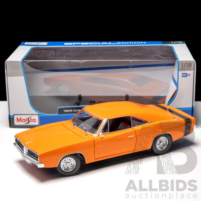 Maisto 1969 Dodge Charger R/T Orange 1:18 Scale Model Car