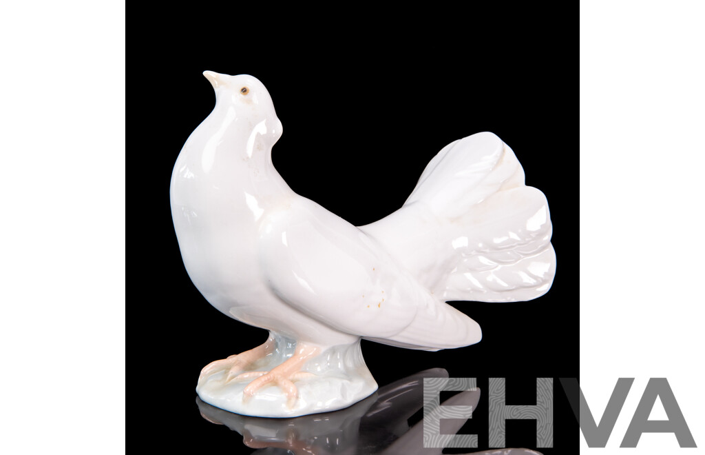 Retired Lladro Peaceful Dove Porcelain Sculpture (Model #1015). 