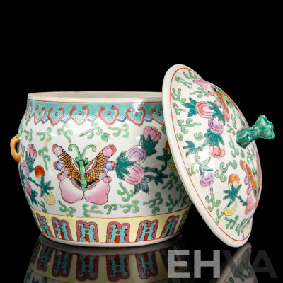 Chinese Famille Verte Storage Jar with Pixiu-Form Finial