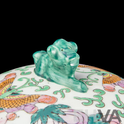 Chinese Famille Verte Storage Jar with Pixiu-Form Finial
