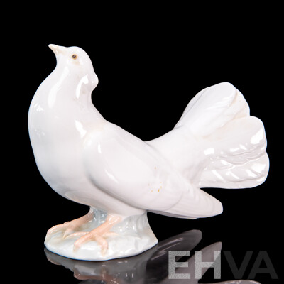 Retired Lladro Peaceful Dove Porcelain Sculpture (Model #1015). 
