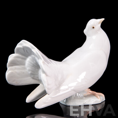 Retired Lladro Peaceful Dove Porcelain Sculpture (Model #1015). 