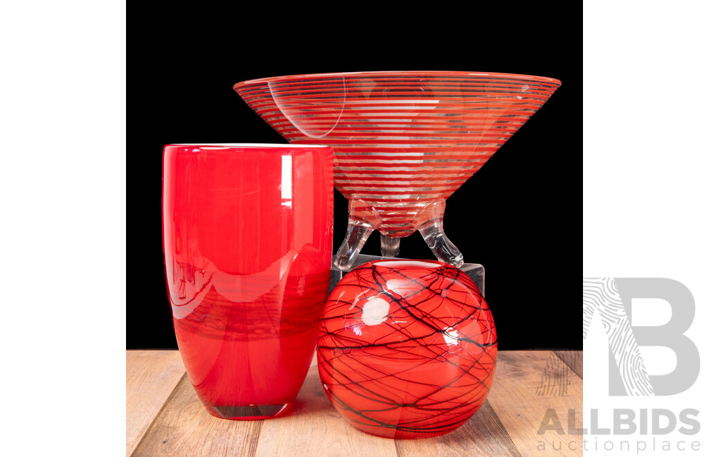 Stunning Mark Thiele Hand-Blown Studio Glass Three-Legged Swirl Bowl with Two Studio Art Glass Vases