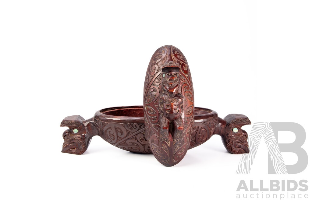 Large Maori Wakahuia Carved Wooden Feather/Treasure Box with Paua Inlay