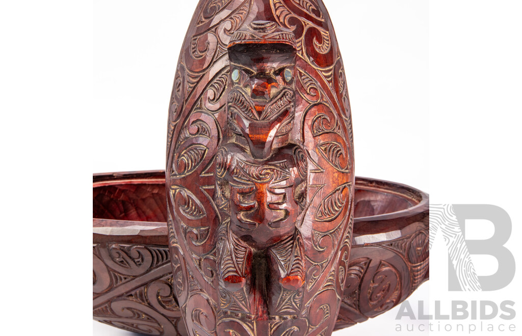 Large Maori Wakahuia Carved Wooden Feather/Treasure Box with Paua Inlay