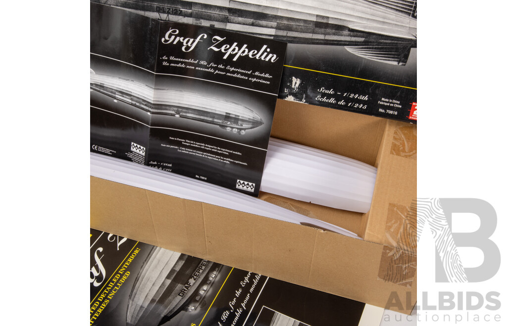 The Hawk Model Company Model Graf Zeppelin with Illuminated Detailed Interior 70816 - 1:245 Scale