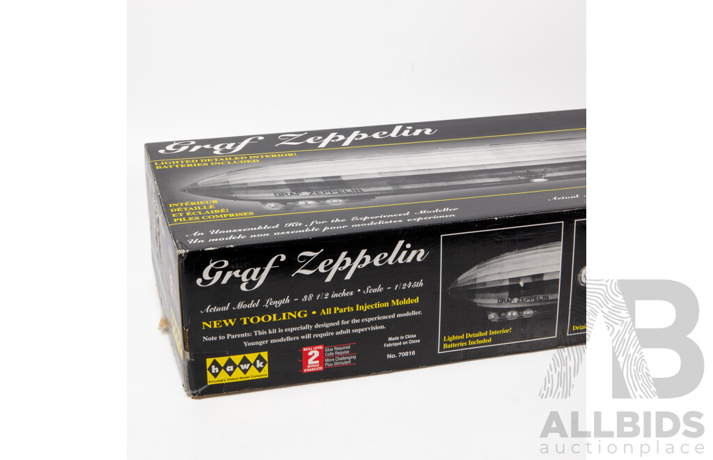The Hawk Model Company Model Graf Zeppelin with Illuminated Detailed Interior 70816 - 1:245 Scale