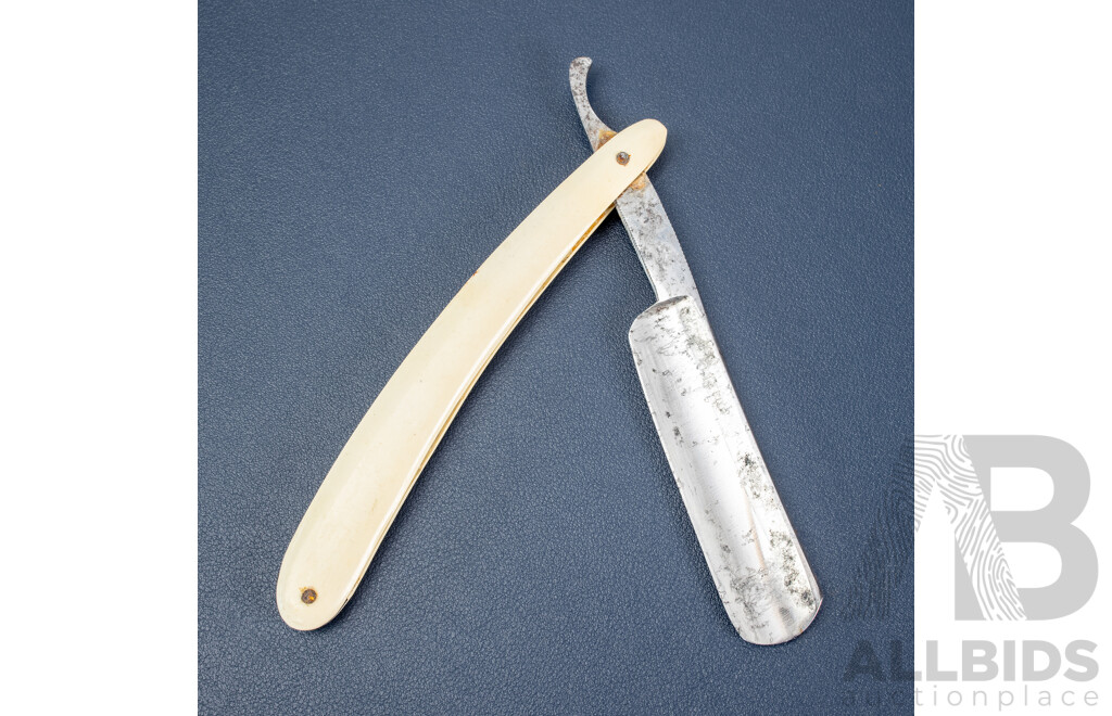 Antique Hamburg Razor Co. “The Hamburg Ring” Straight Razor