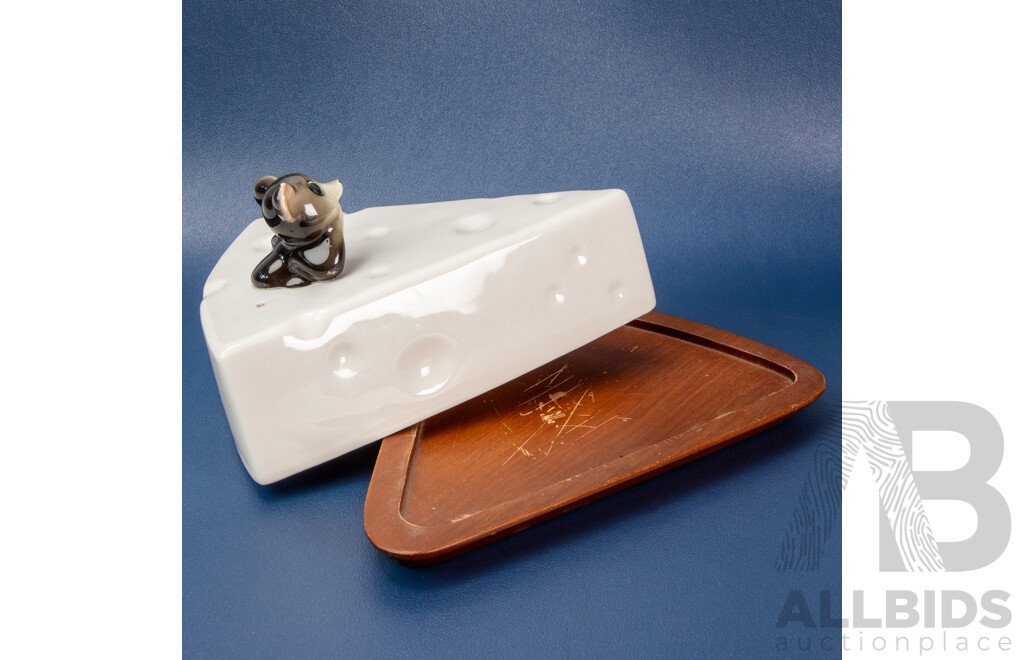 Vintage Kitschy Mouse Cheeseboard
