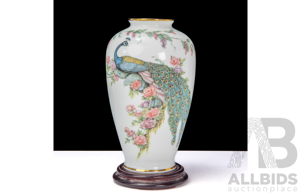 Heritage Collection Imperial Peacock Vase With Base