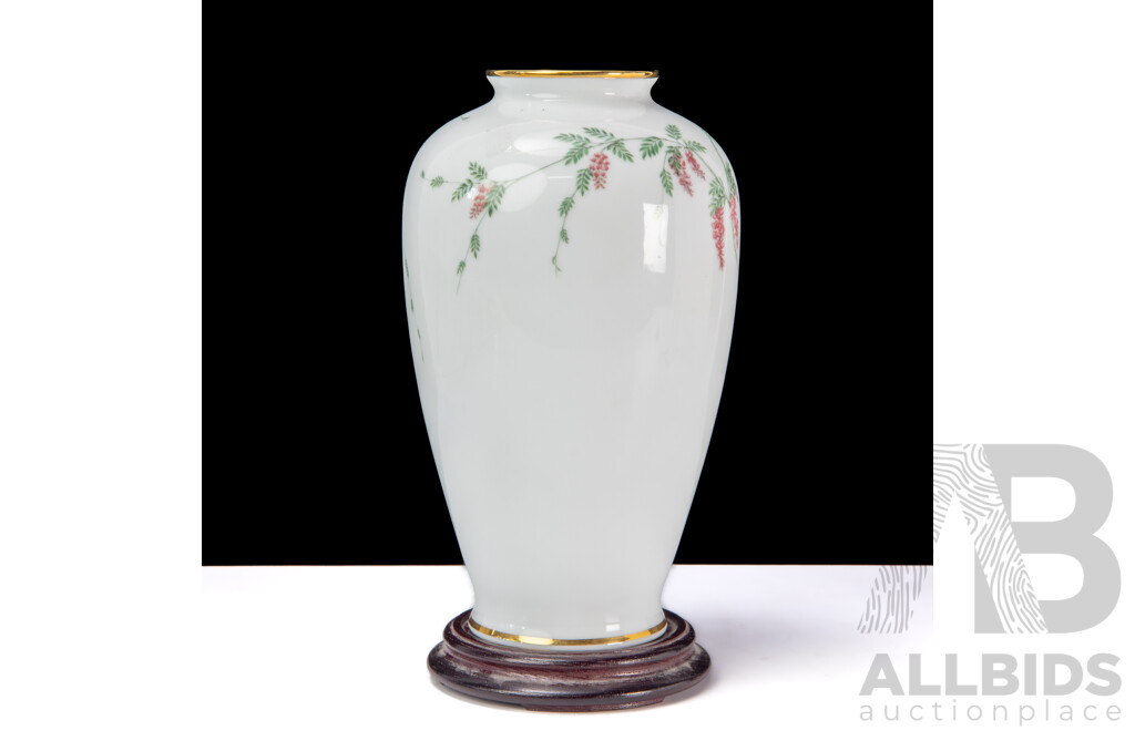 Heritage Collection Imperial Peacock Vase With Base