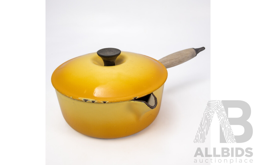 Le Creuset France Enamelled Cast Iron Lidded Saucepan with Timber Handles (Design 22)