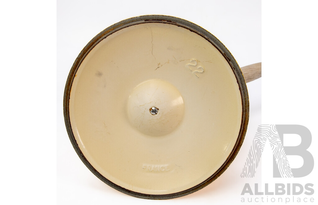 Le Creuset France Enamelled Cast Iron Lidded Saucepan with Timber Handles (Design 22)