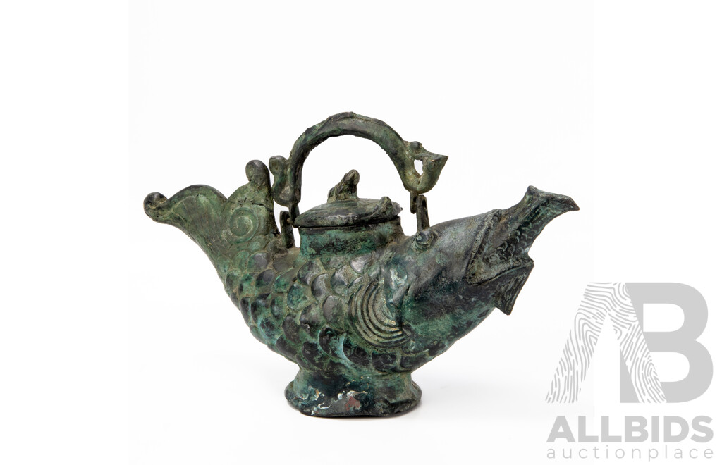 Large Archaic Bronze Fish-Shape Tea or Ritual Vessel, with Frog Finial