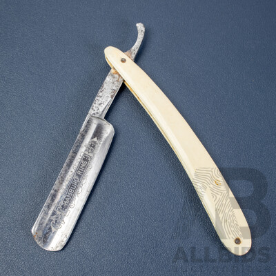 Antique Hamburg Razor Co. “The Hamburg Ring” Straight Razor