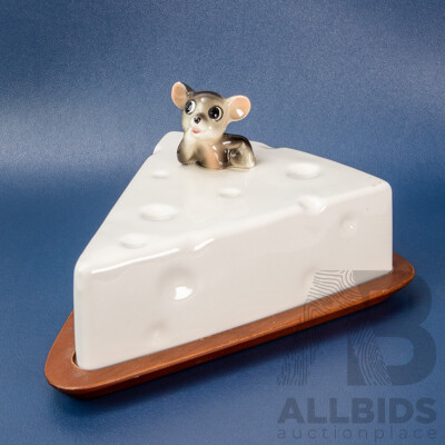 Vintage Kitschy Mouse Cheeseboard