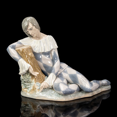 Super Rare Lladro Harlequin Reclining Figure - No. 5128 G, Circa 1982-88.