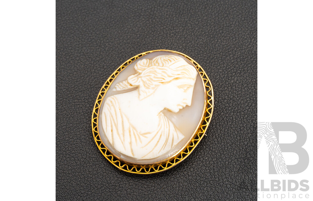 9ct Yellow Gold Vintage Cameo Brooch - 14.05gms