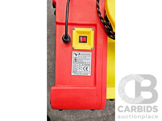 Inflatable Airscreen W/ Wheeled Road Case