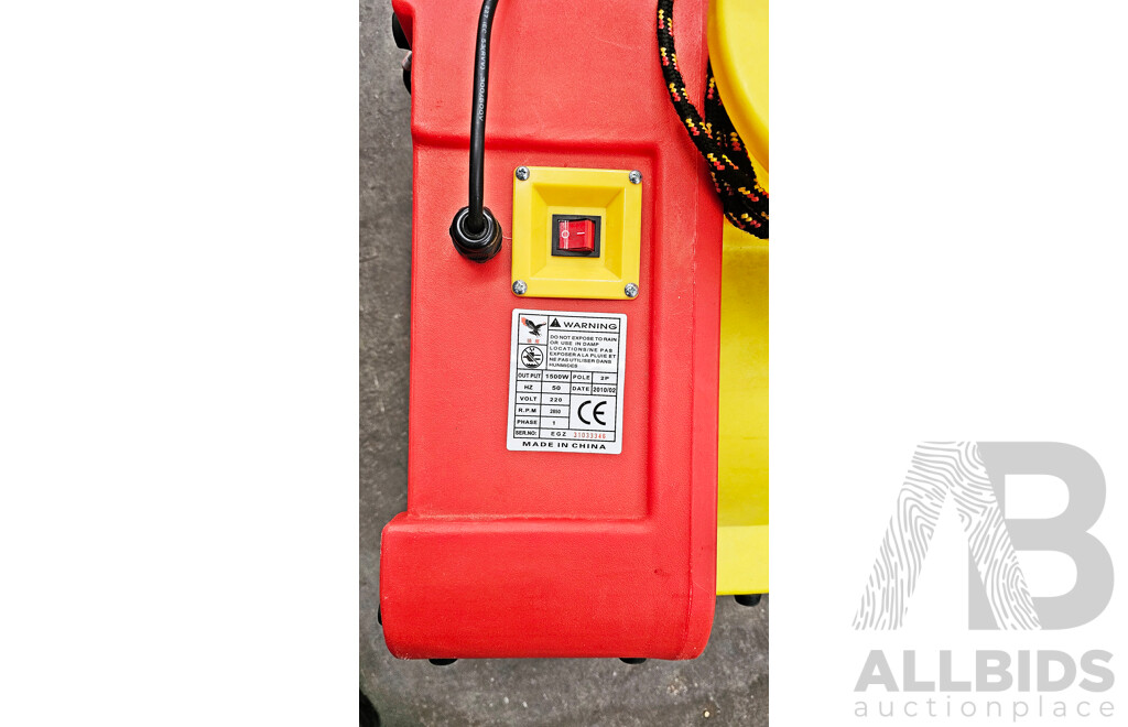 Inflatable Airscreen W/ Wheeled Road Case