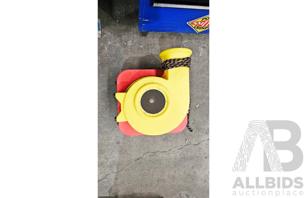 Inflatable Airscreen W/ Wheeled Road Case