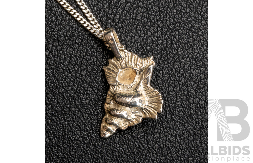 BRAND NEW - Sterling Silver Conch Shell Pendant, 22mm, on 45cm Necklace, 5.28 Grams